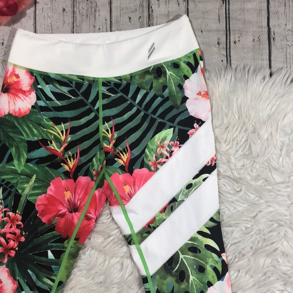 DoYouEven Jungle Floral Palm High Rise Leggings - Picture 8 of 14